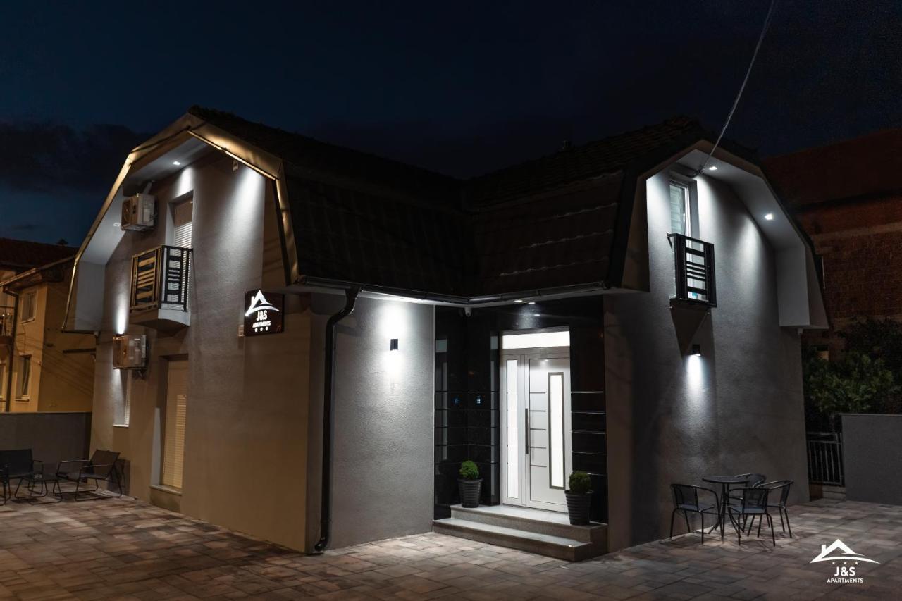 J&S Apartments Ni エクステリア 写真
