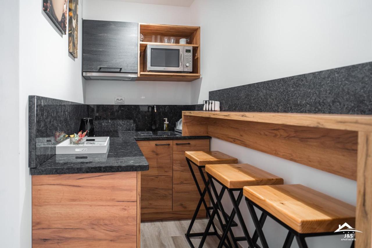 J&S Apartments Ni エクステリア 写真