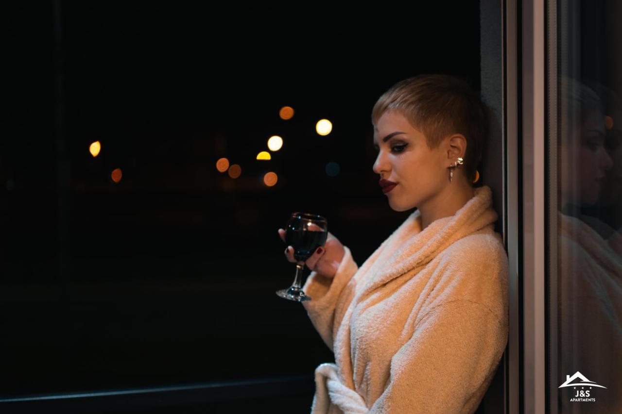 J&S Apartments Ni エクステリア 写真