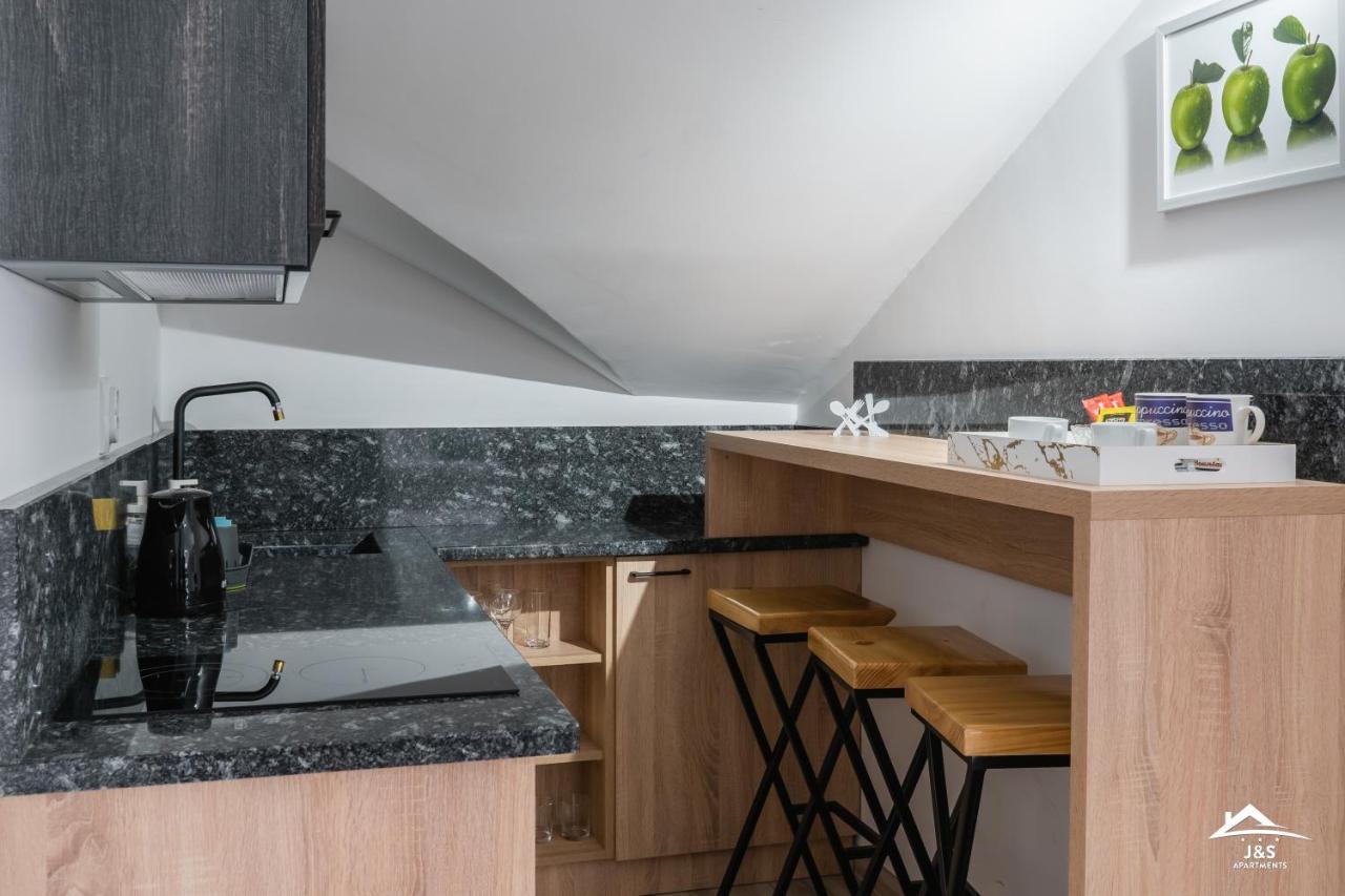 J&S Apartments Ni エクステリア 写真