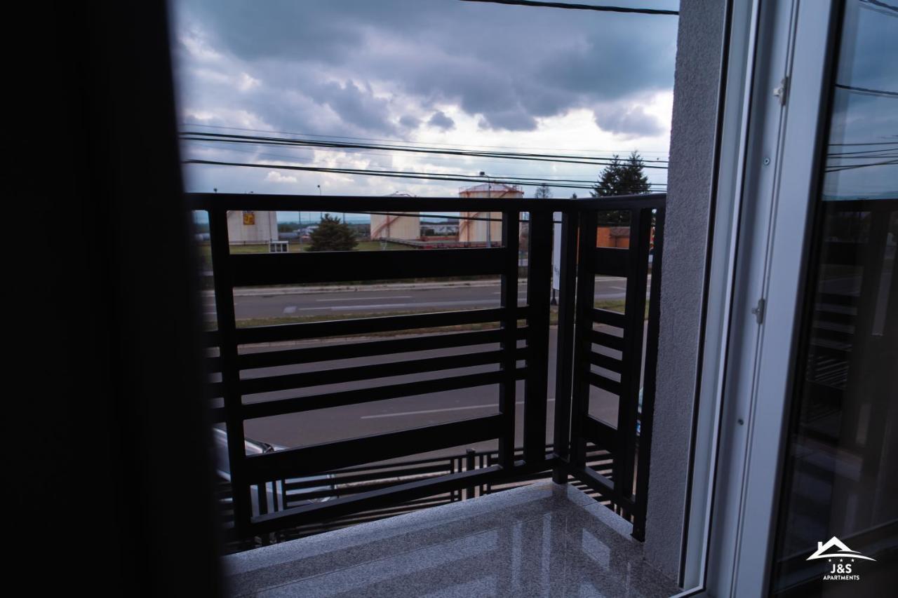J&S Apartments Ni エクステリア 写真