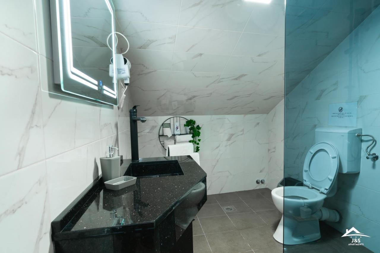 J&S Apartments Ni エクステリア 写真