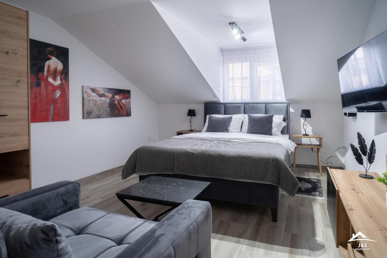 J&S Apartments Ni エクステリア 写真