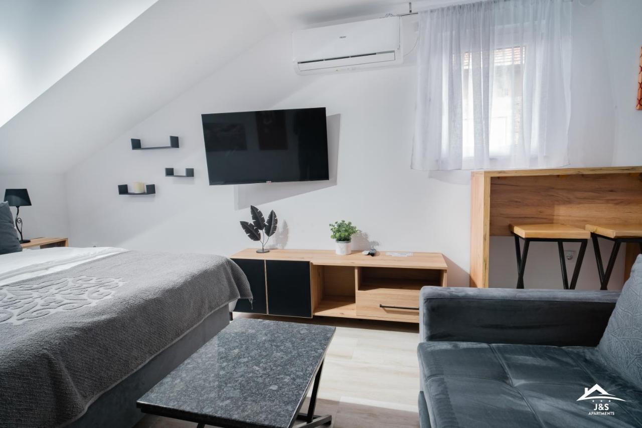 J&S Apartments Ni エクステリア 写真
