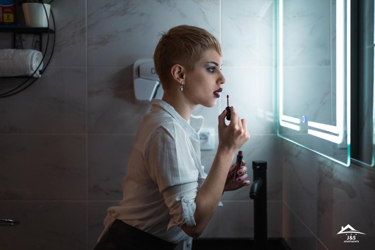 J&S Apartments Ni エクステリア 写真