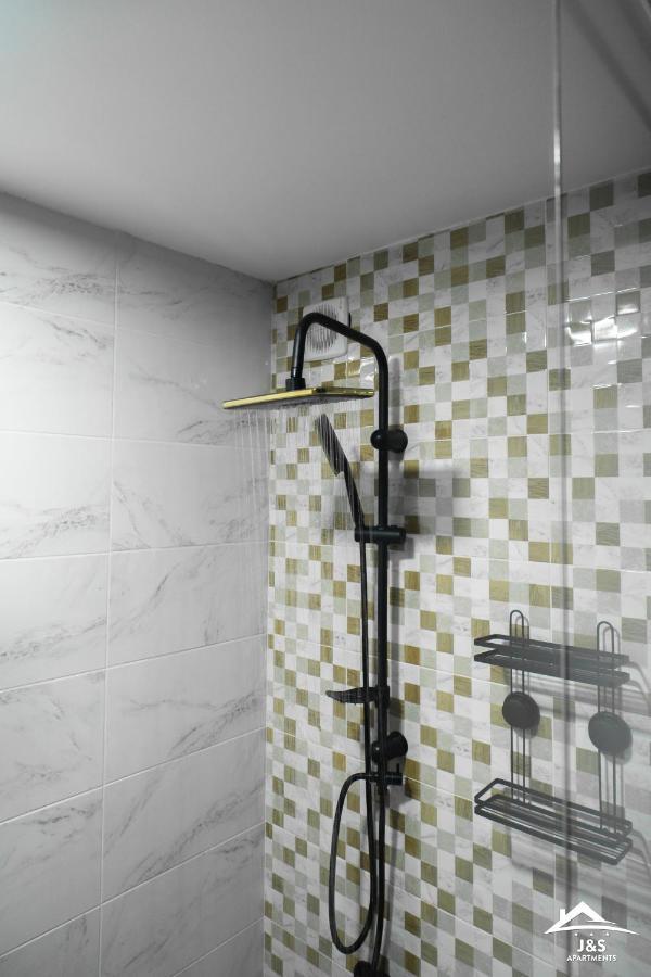 J&S Apartments Ni エクステリア 写真