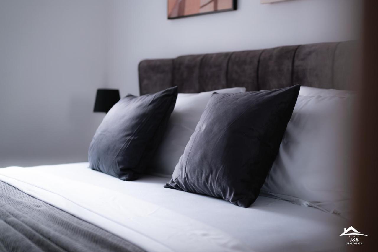 J&S Apartments Ni エクステリア 写真