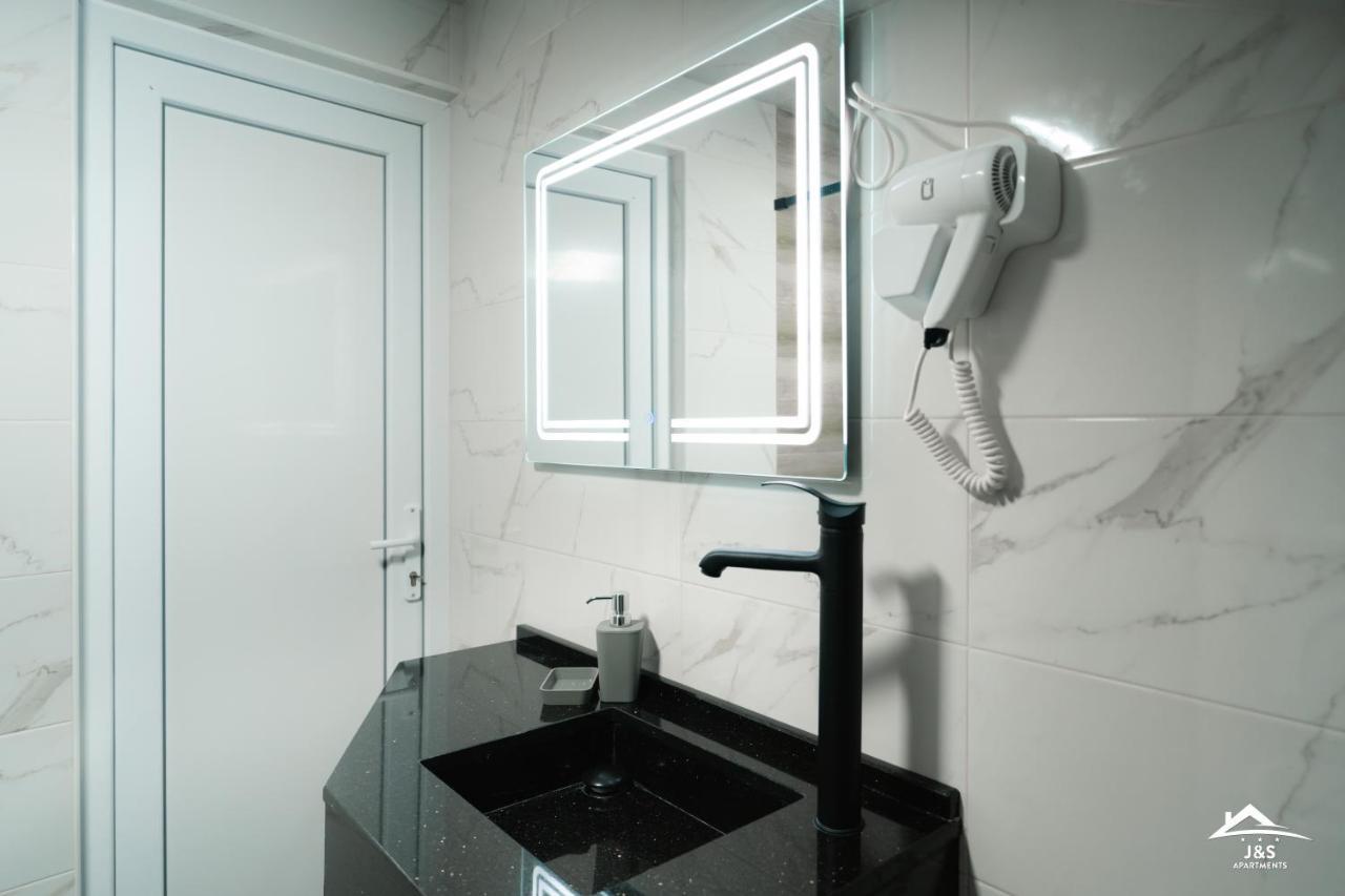 J&S Apartments Ni エクステリア 写真