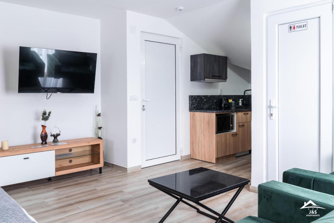 J&S Apartments Ni エクステリア 写真