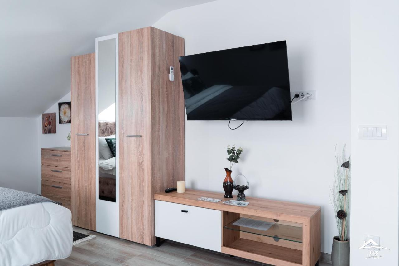 J&S Apartments Ni エクステリア 写真