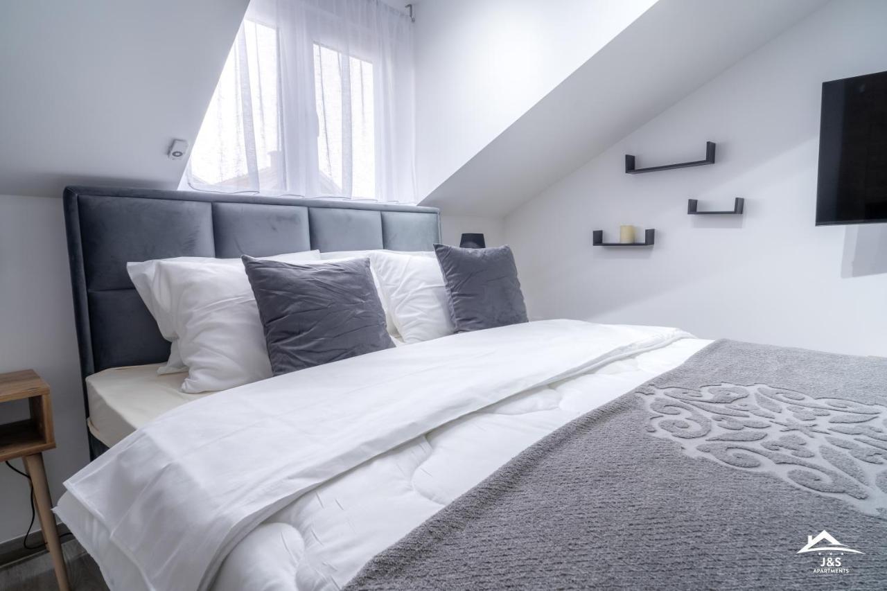 J&S Apartments Ni エクステリア 写真