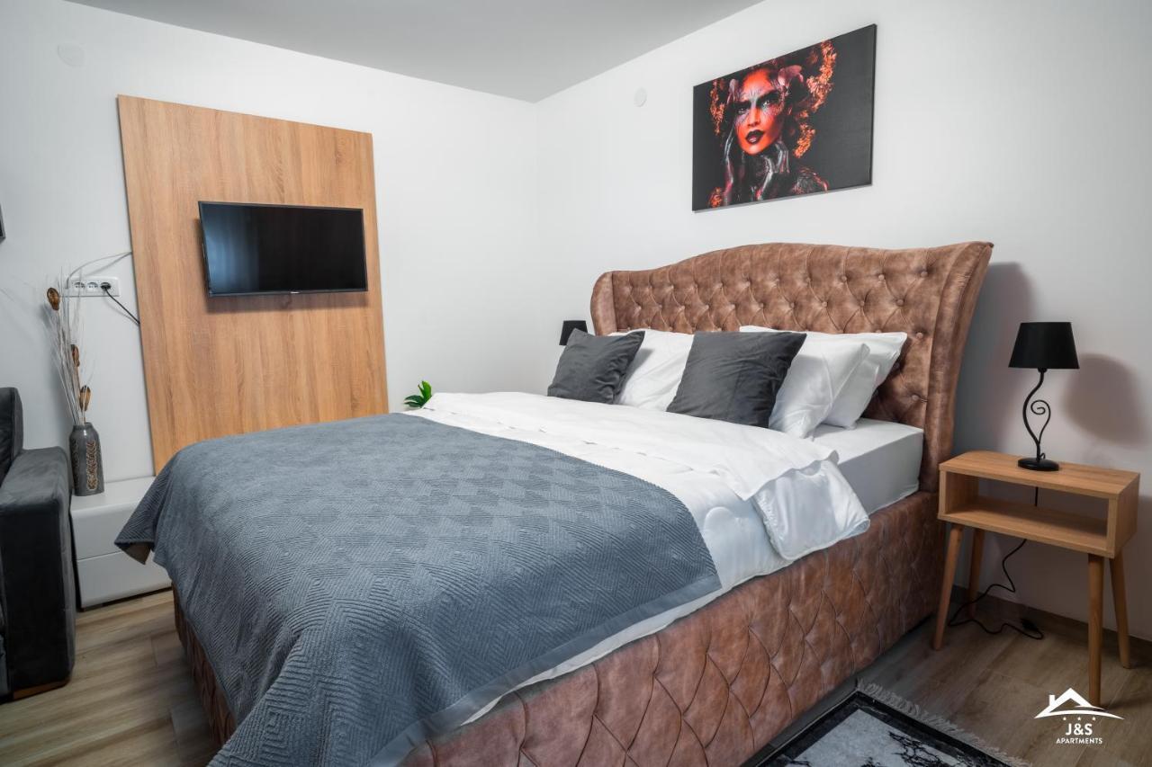 J&S Apartments Ni エクステリア 写真