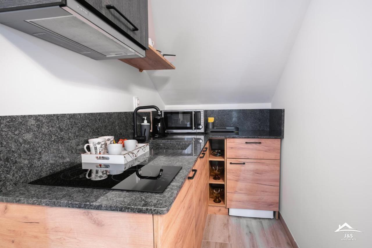 J&S Apartments Ni エクステリア 写真
