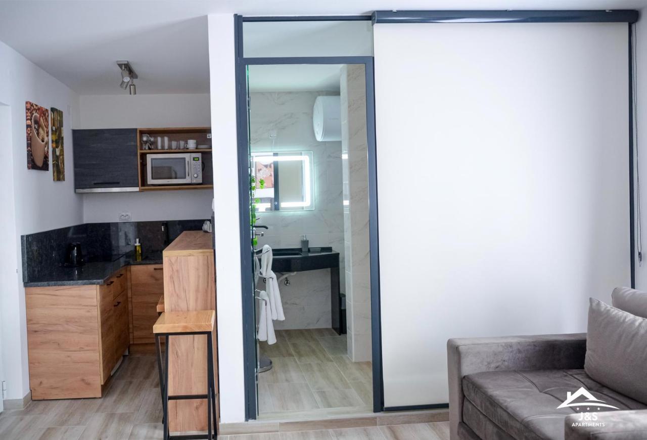 J&S Apartments Ni エクステリア 写真
