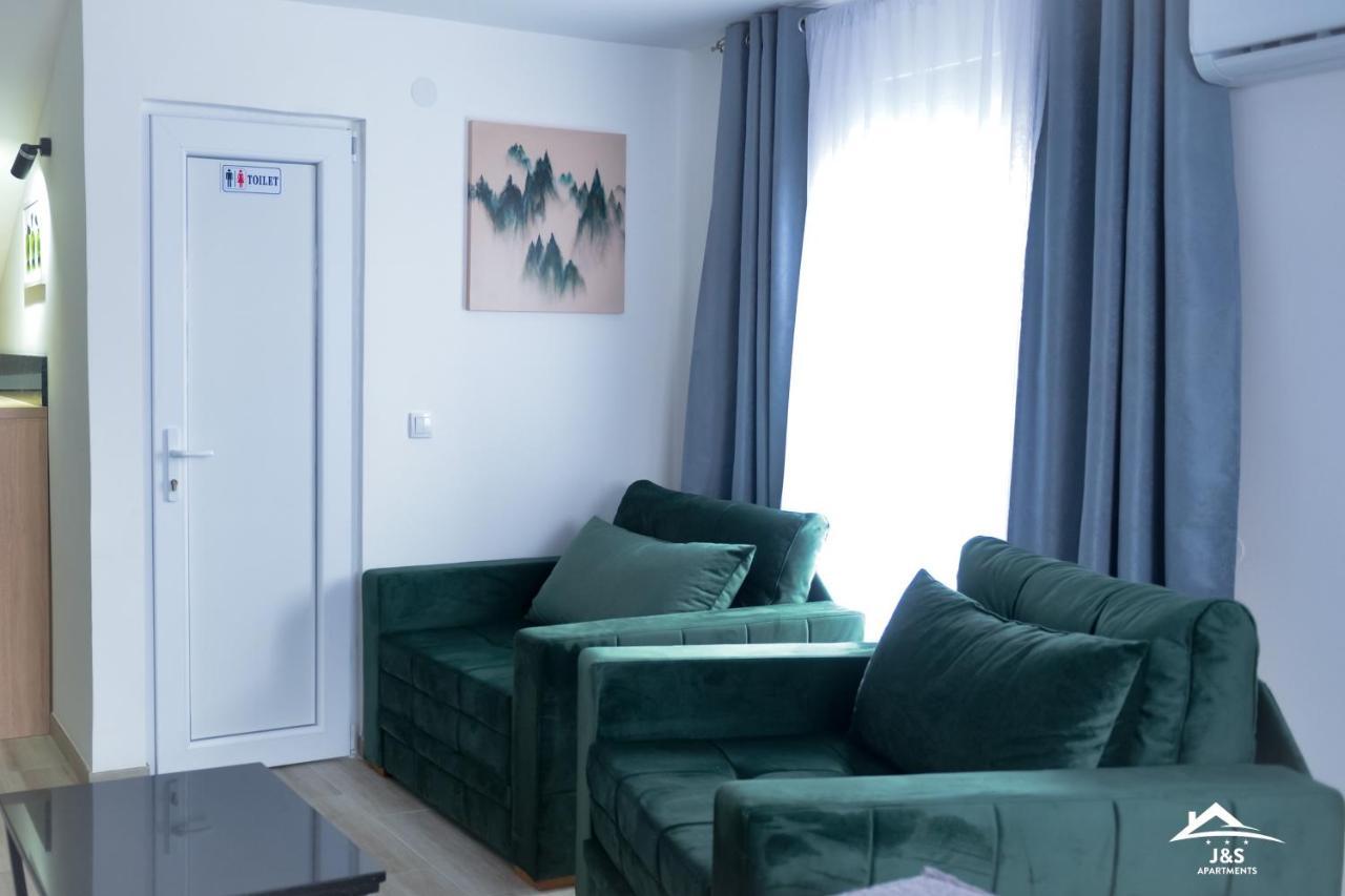J&S Apartments Ni エクステリア 写真